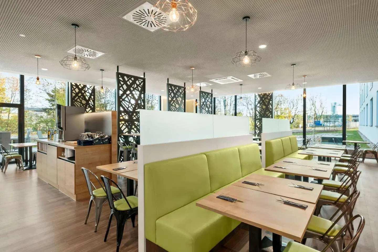 Super 8 by Wyndham Munich City North Bar
