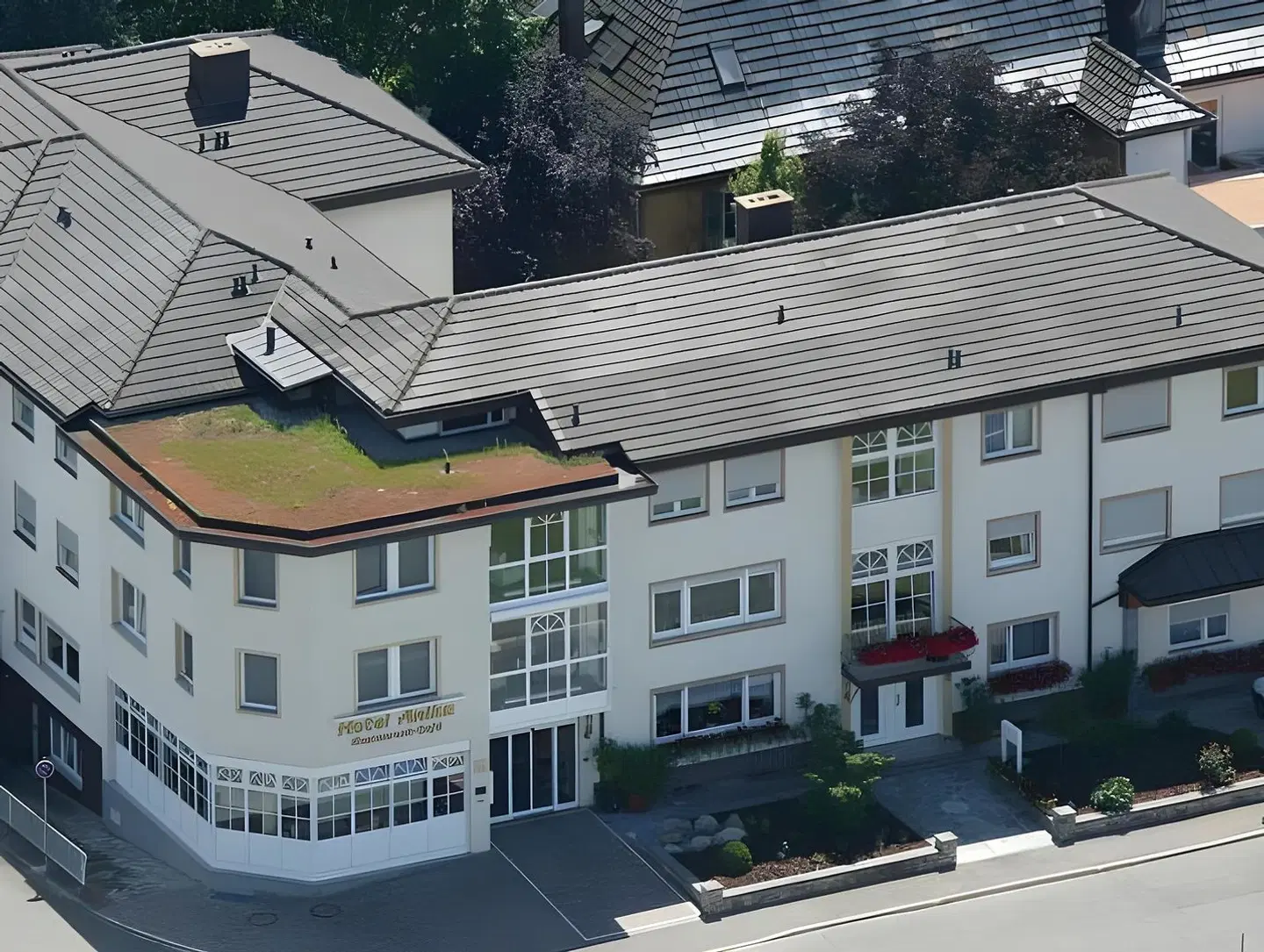 Anika EXTERIOR