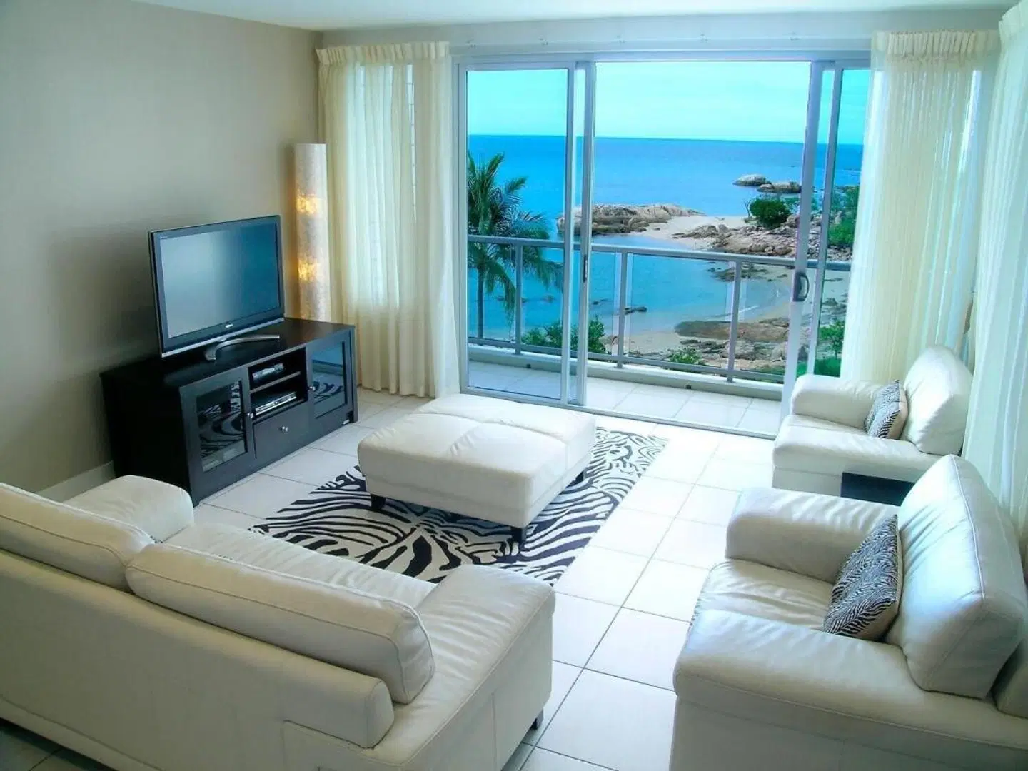 Coral Cove Apartments - Bowen ROOM_EXAMPLE
