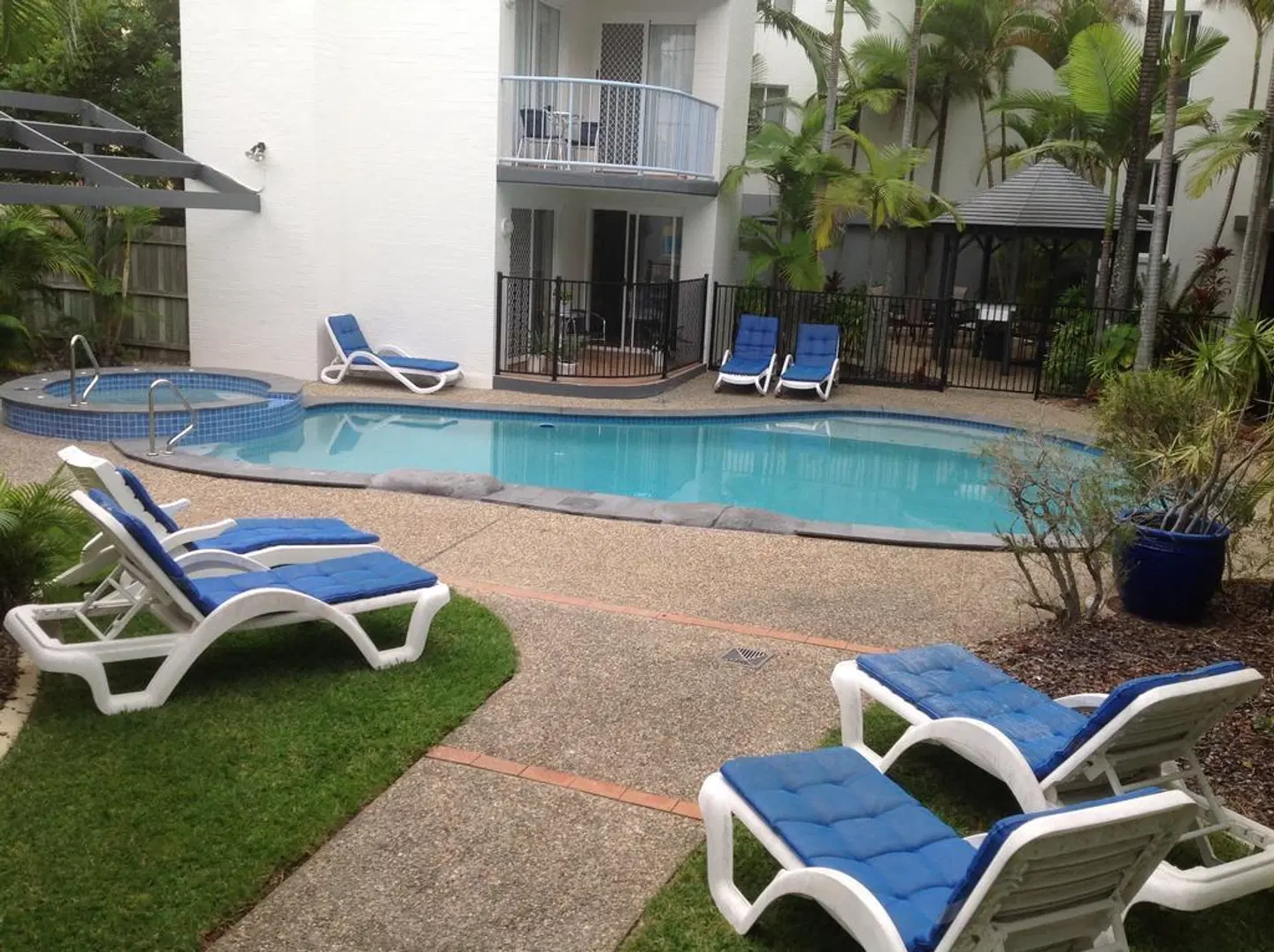 Beachside Mooloolaba OUTDOOR_POOL