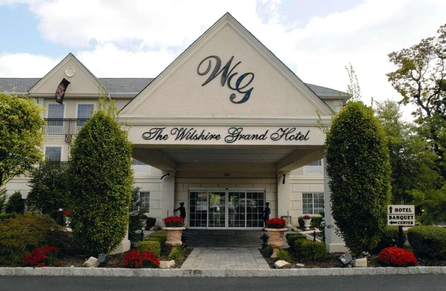 The Wilshire Grand Hotel EXTERIOR