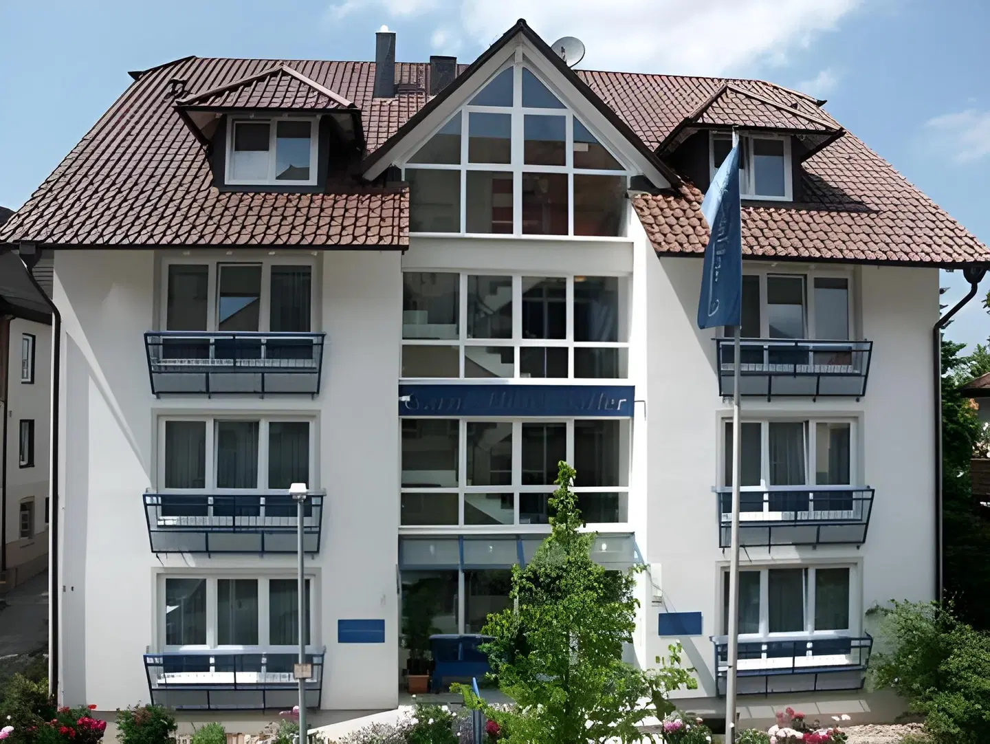 Sailer EXTERIOR