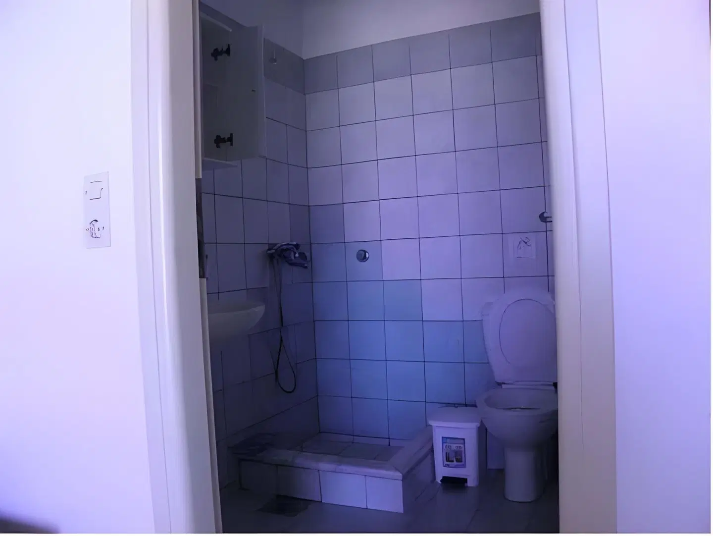 Golden Beach Hill Apartments Badezimmer