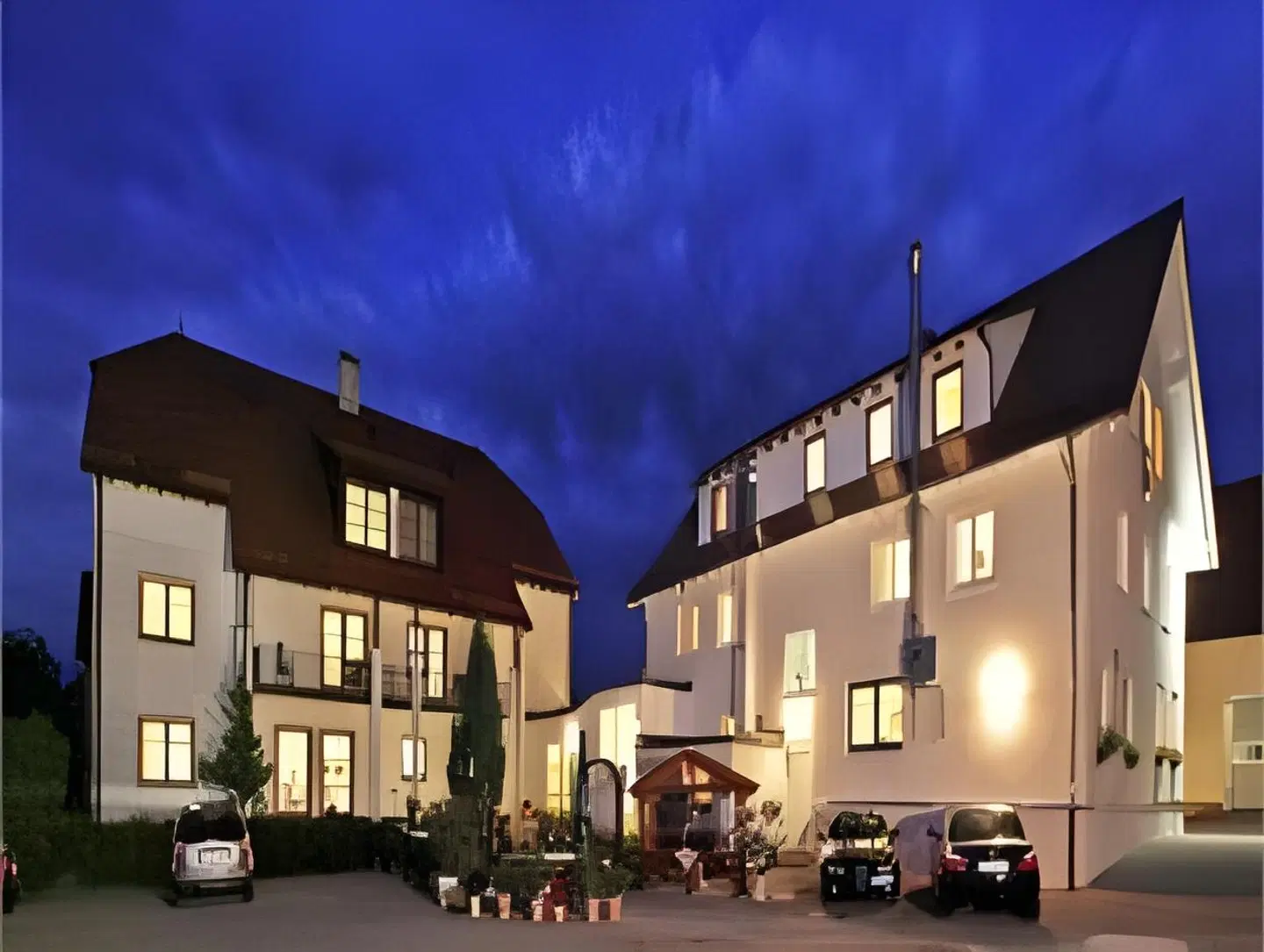 Adler EXTERIOR