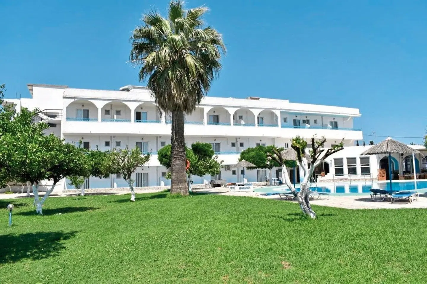Manos Pension EXTERIOR