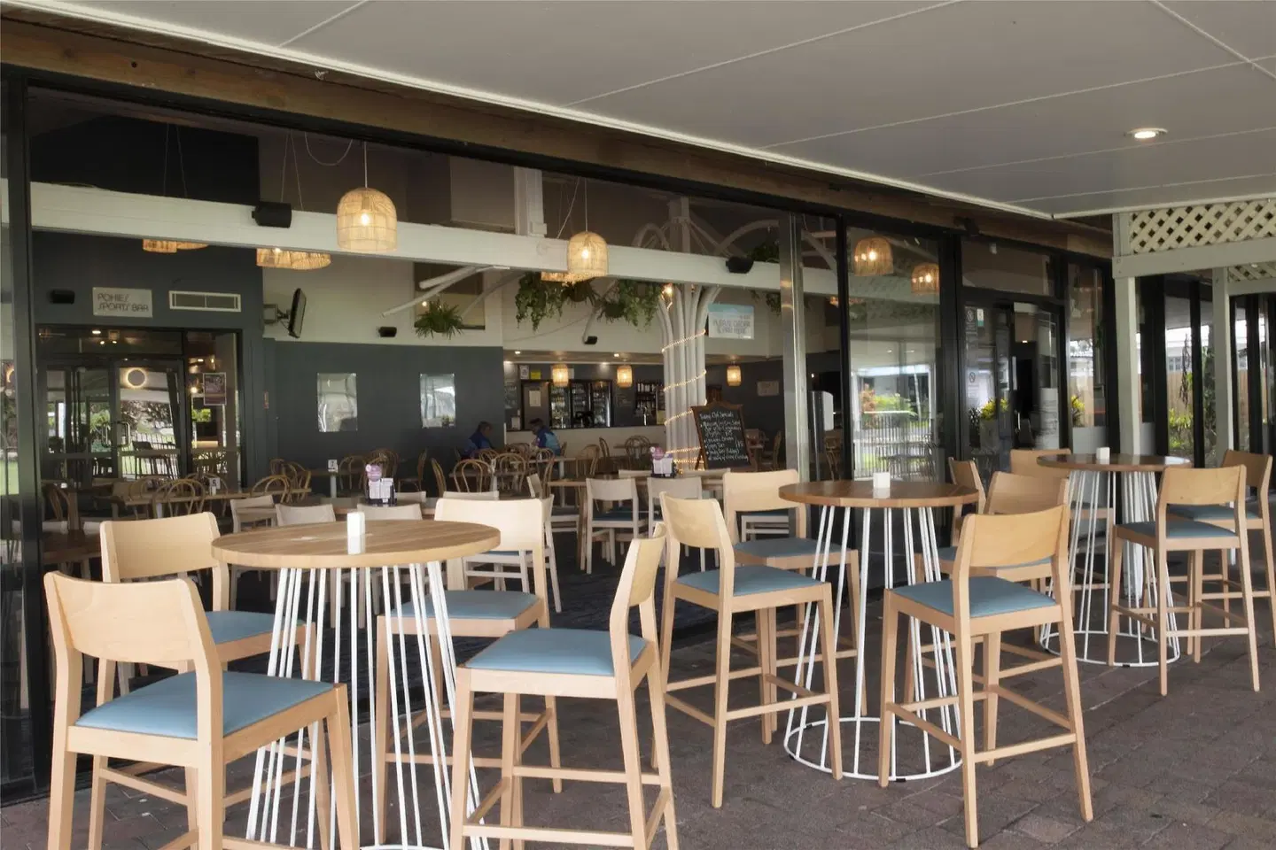Mission Beach Resort Bar