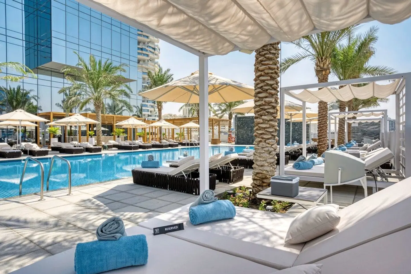 The First Collection at Jumeirah Village Circle, a Tribute Portfolio Hotel Terrasse