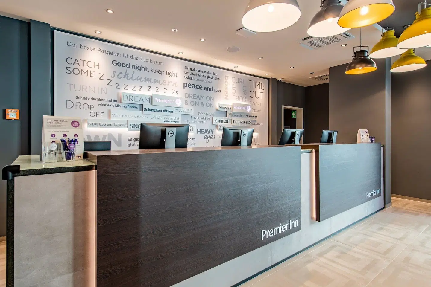 Premier Inn Stuttgart City Centre Hotel LOUNGE_LOBBY