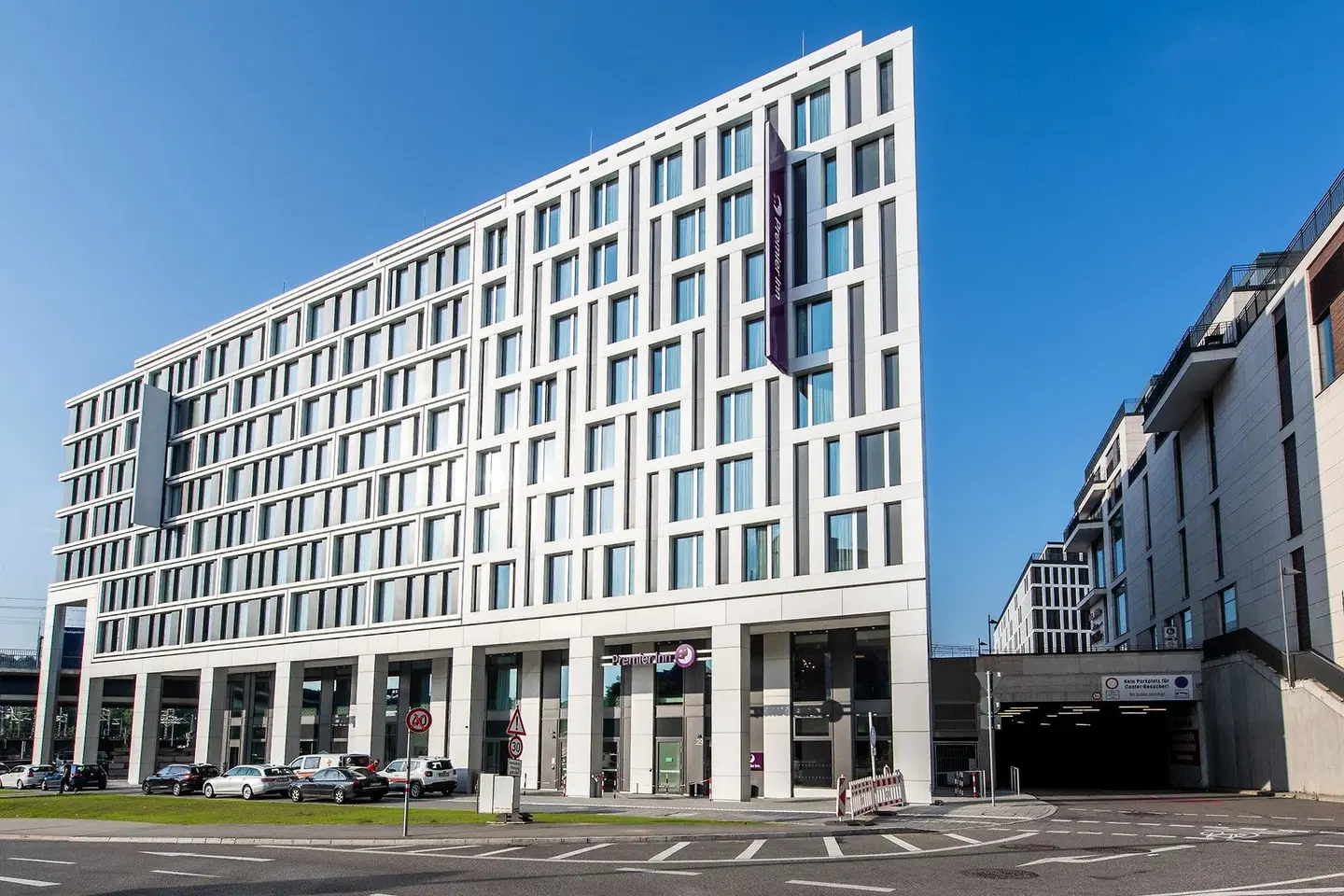 Premier Inn Stuttgart City Centre Hotel EXTERIOR