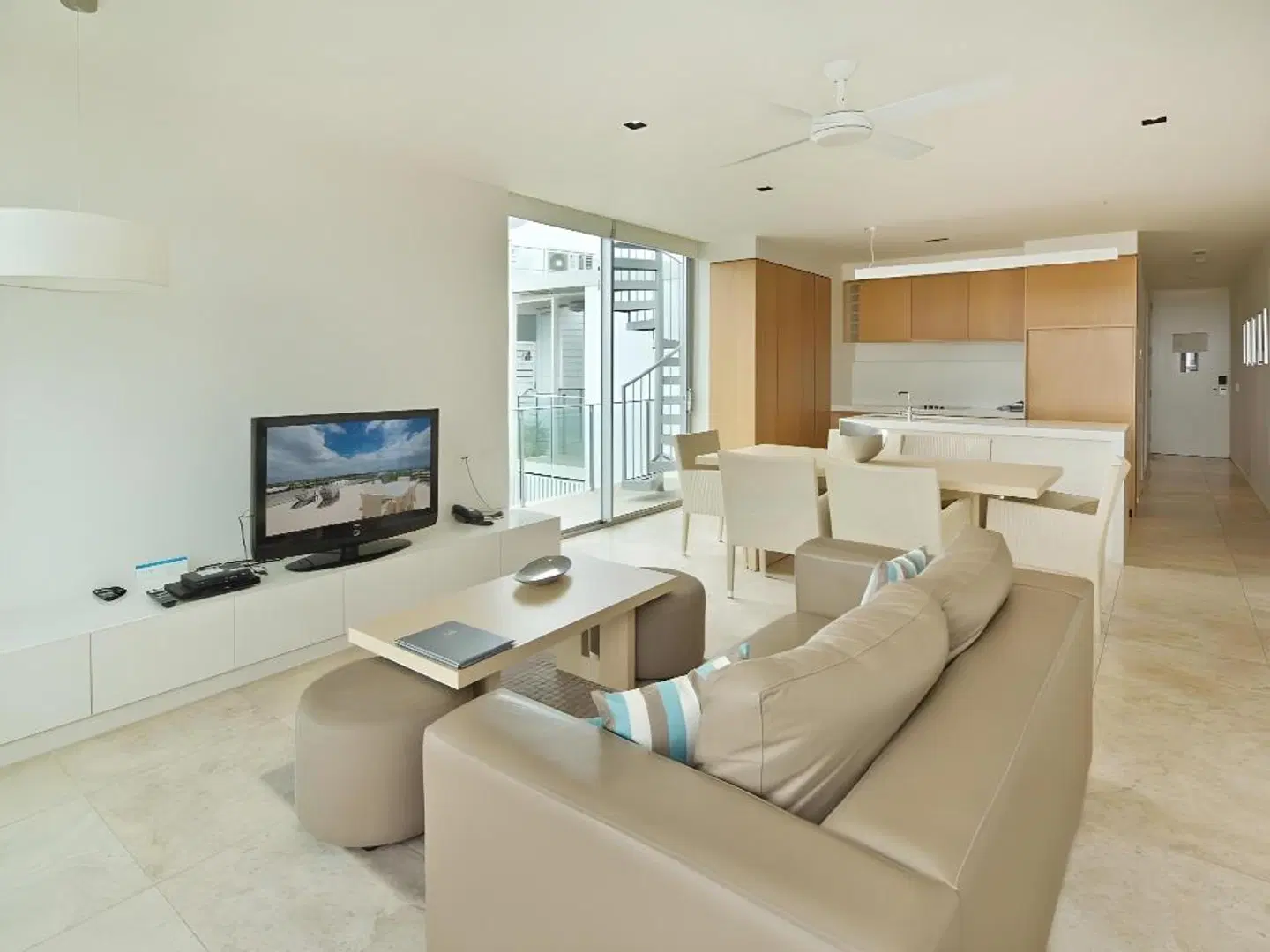 Plantation Resort At Rainbow ROOM_EXAMPLE