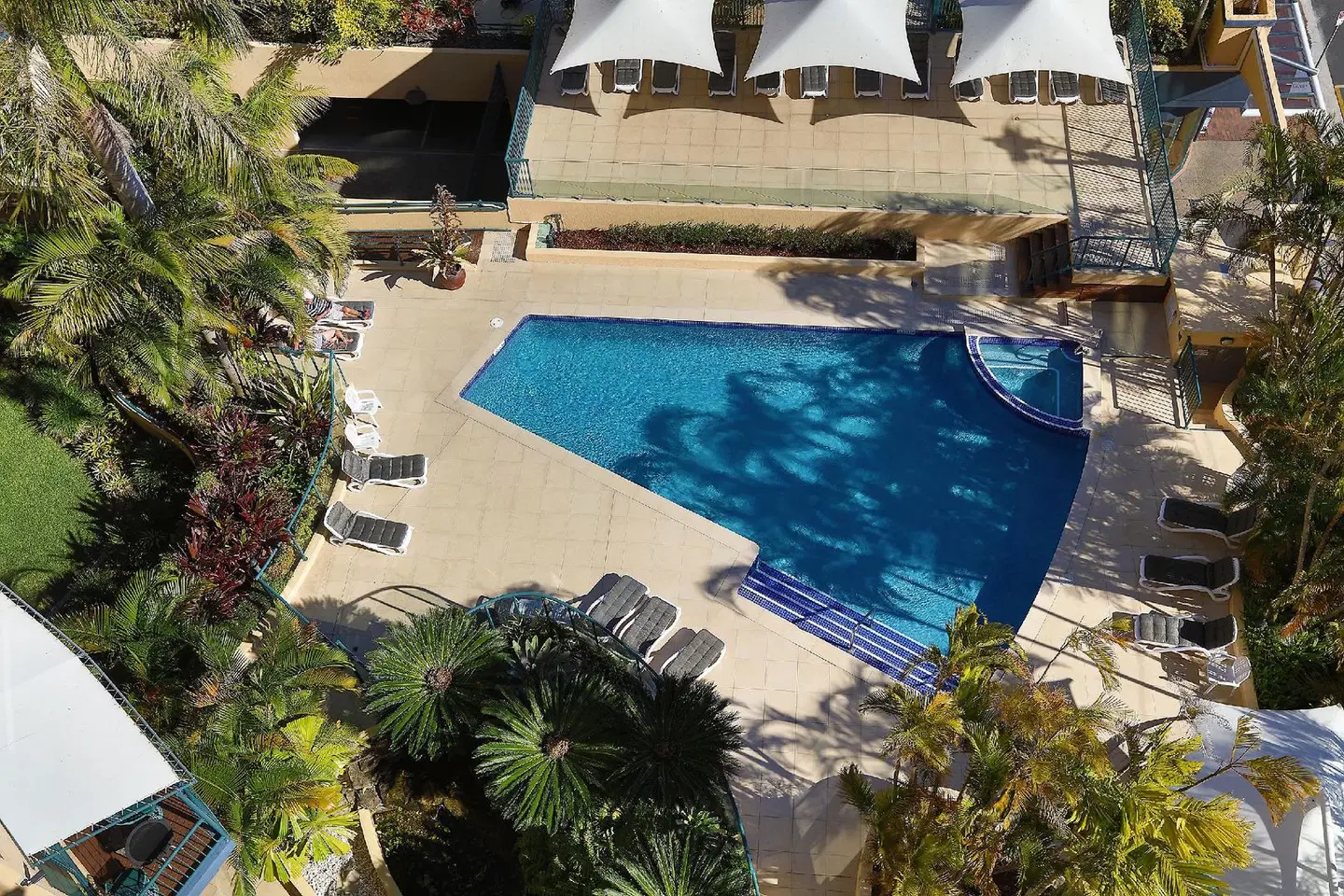 Peninsular Beachfront Resort OUTDOOR_POOL