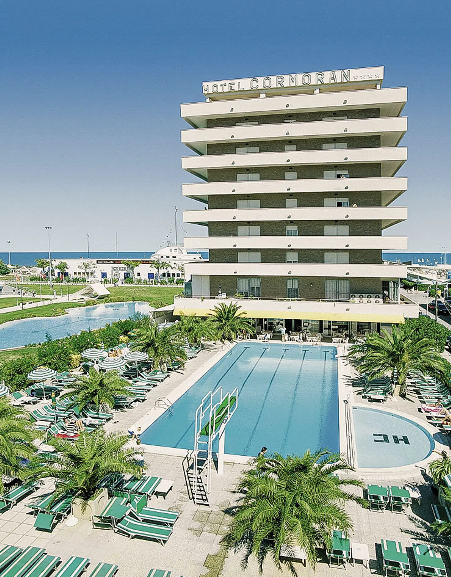 Cormoran EXTERIOR