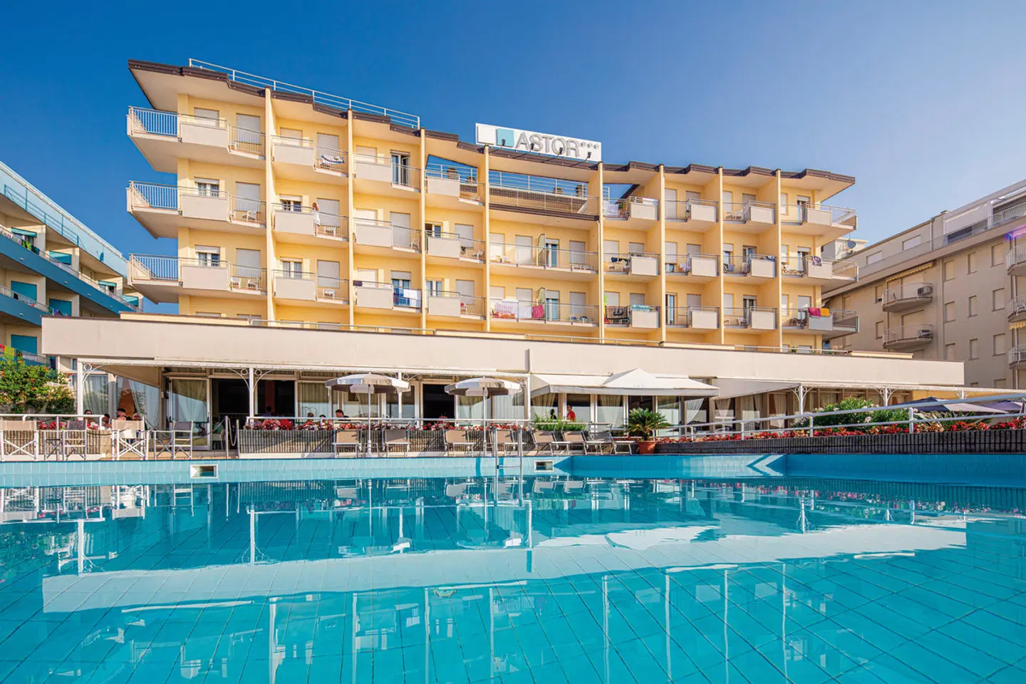 Astor OUTDOOR_POOL
