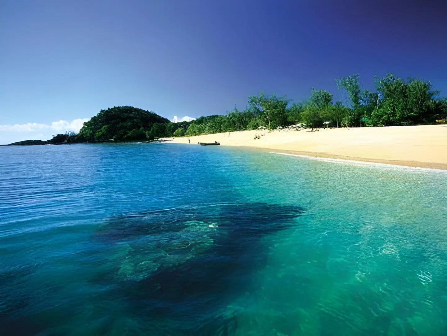 Martinique On Macrossan Strand