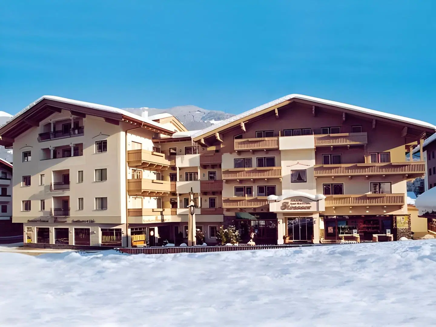 Strasser EXTERIOR