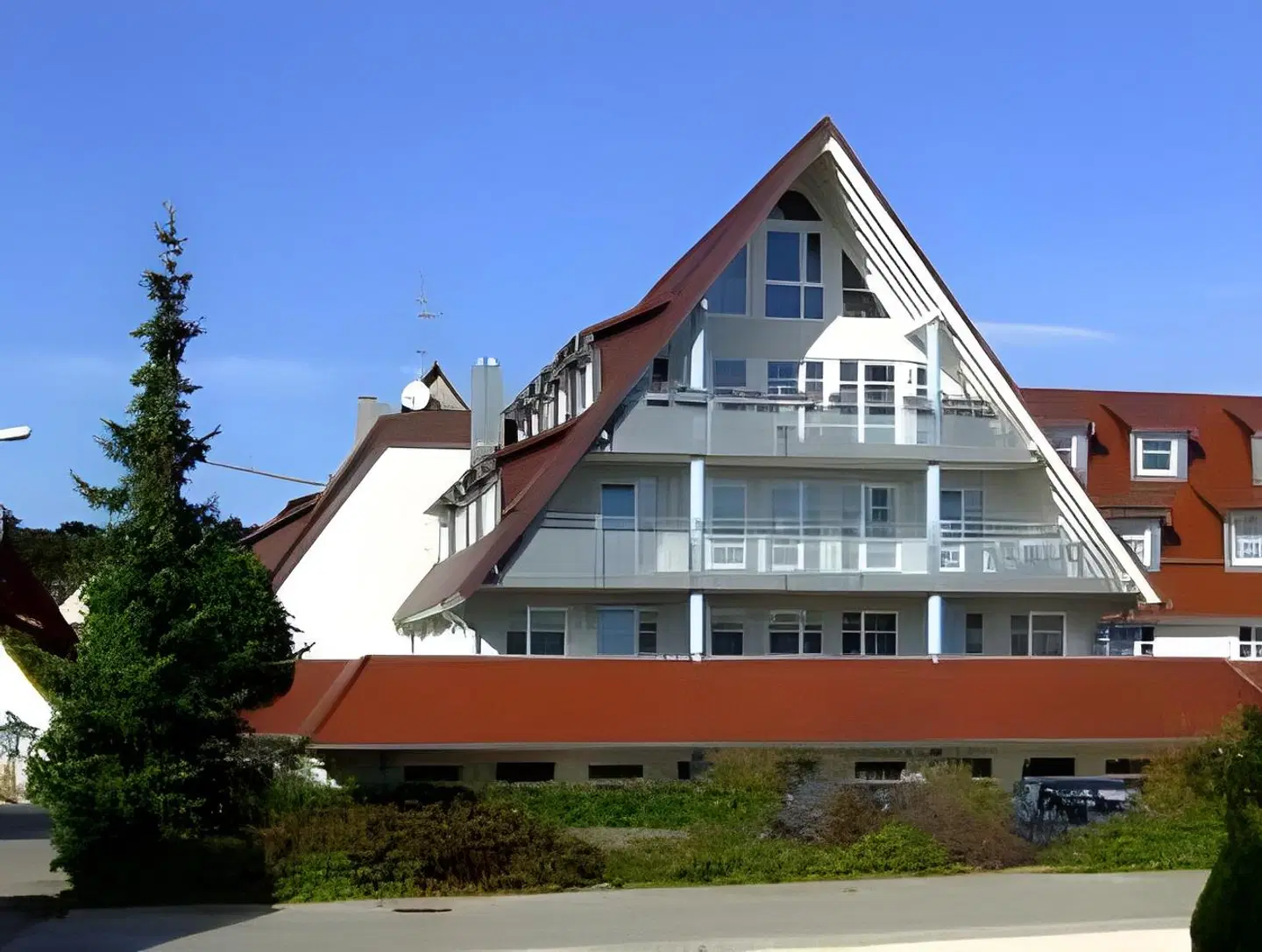 Post EXTERIOR