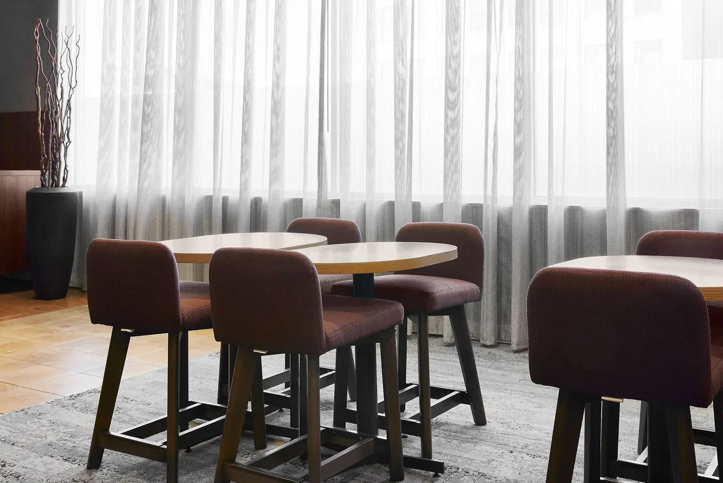 Courtyard by Marriott Newark Downtown Bar