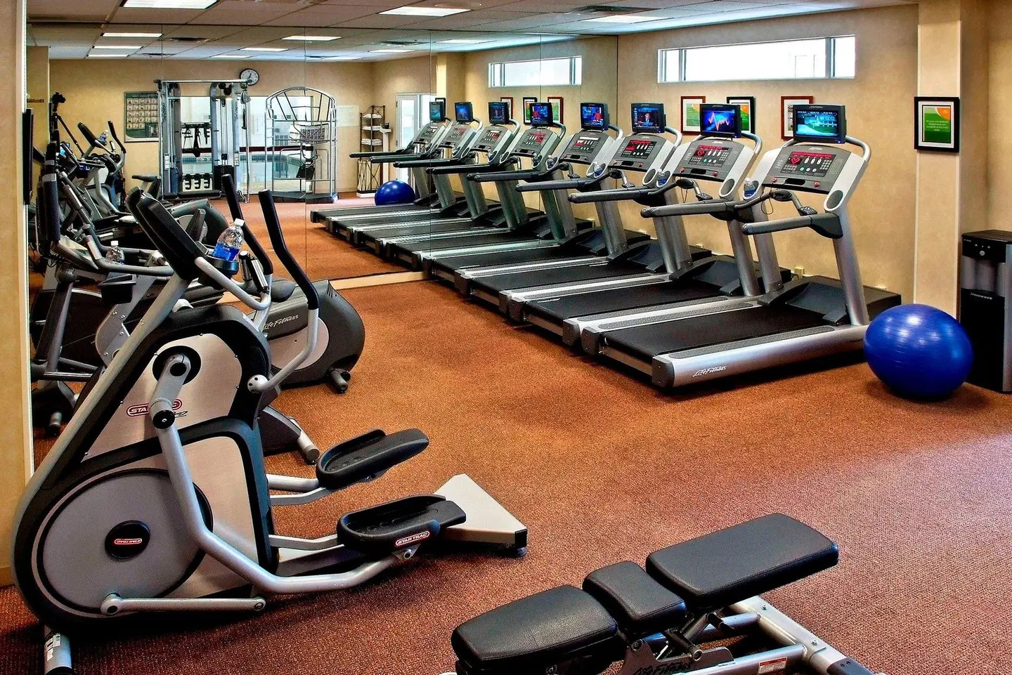 Courtyard by Marriott Basking Ridge SPORTS_AND_LEISURE