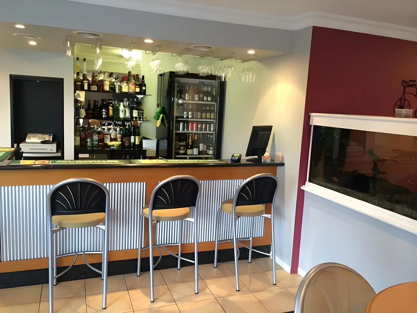 Cotswold Motor Inn Bar