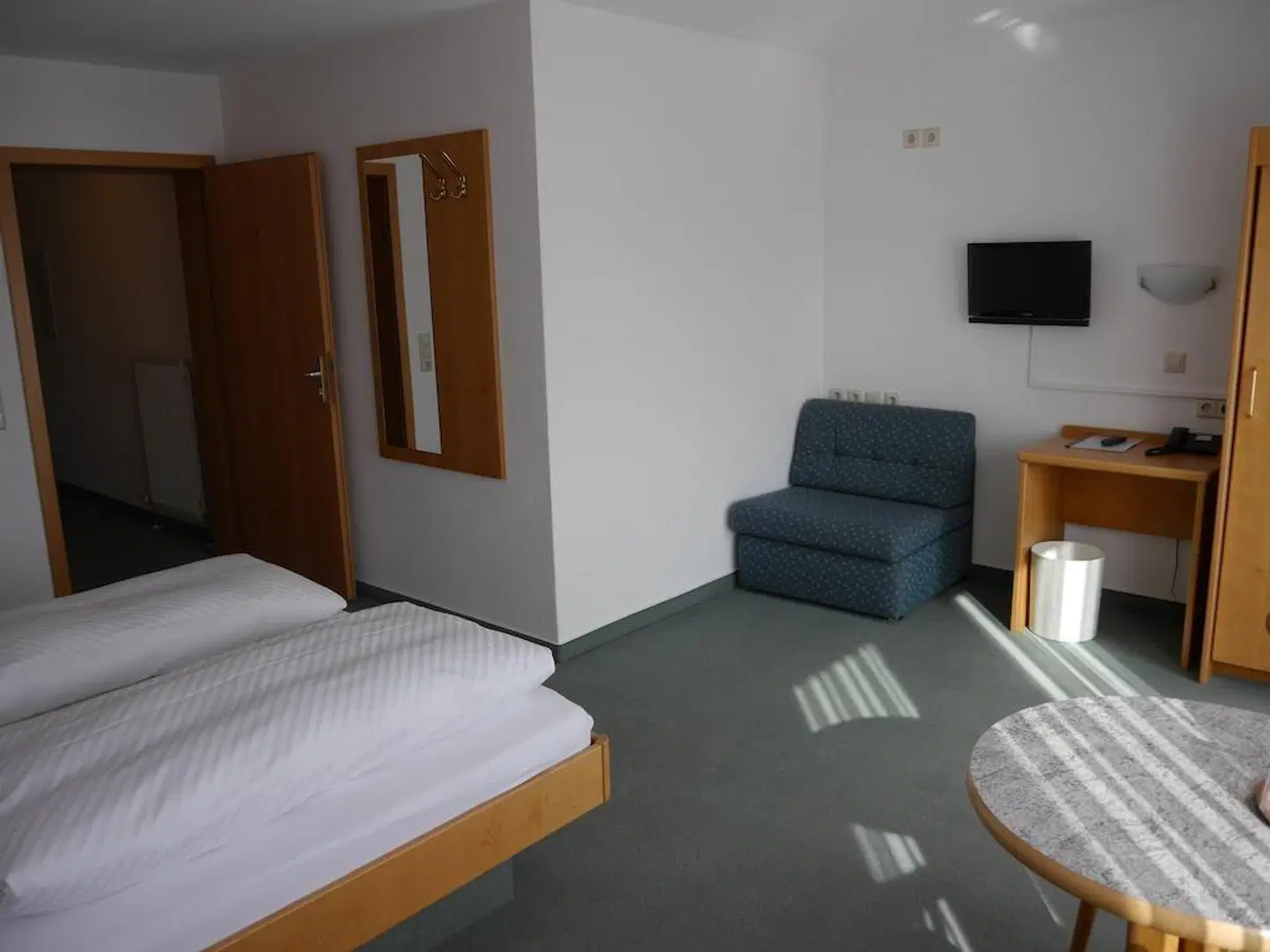 Adler ROOM_EXAMPLE