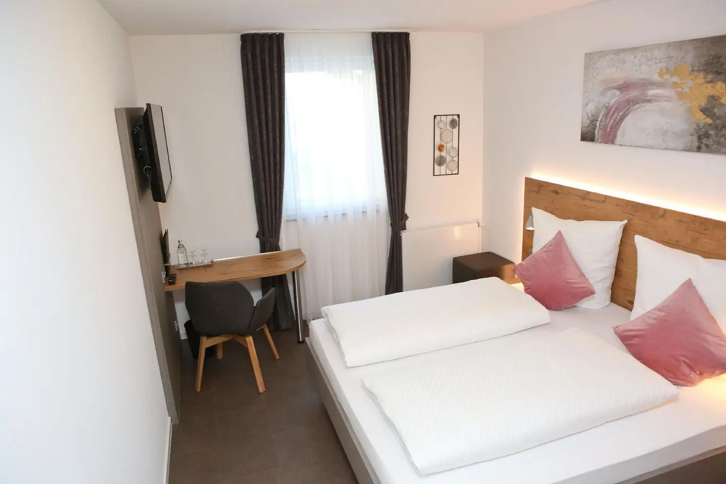 Adler ROOM_EXAMPLE