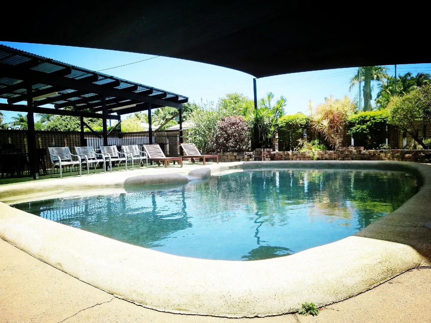 Mackay Motor Inn OUTDOOR_POOL