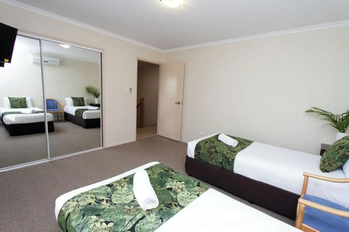 The Palms Motel ROOM_EXAMPLE