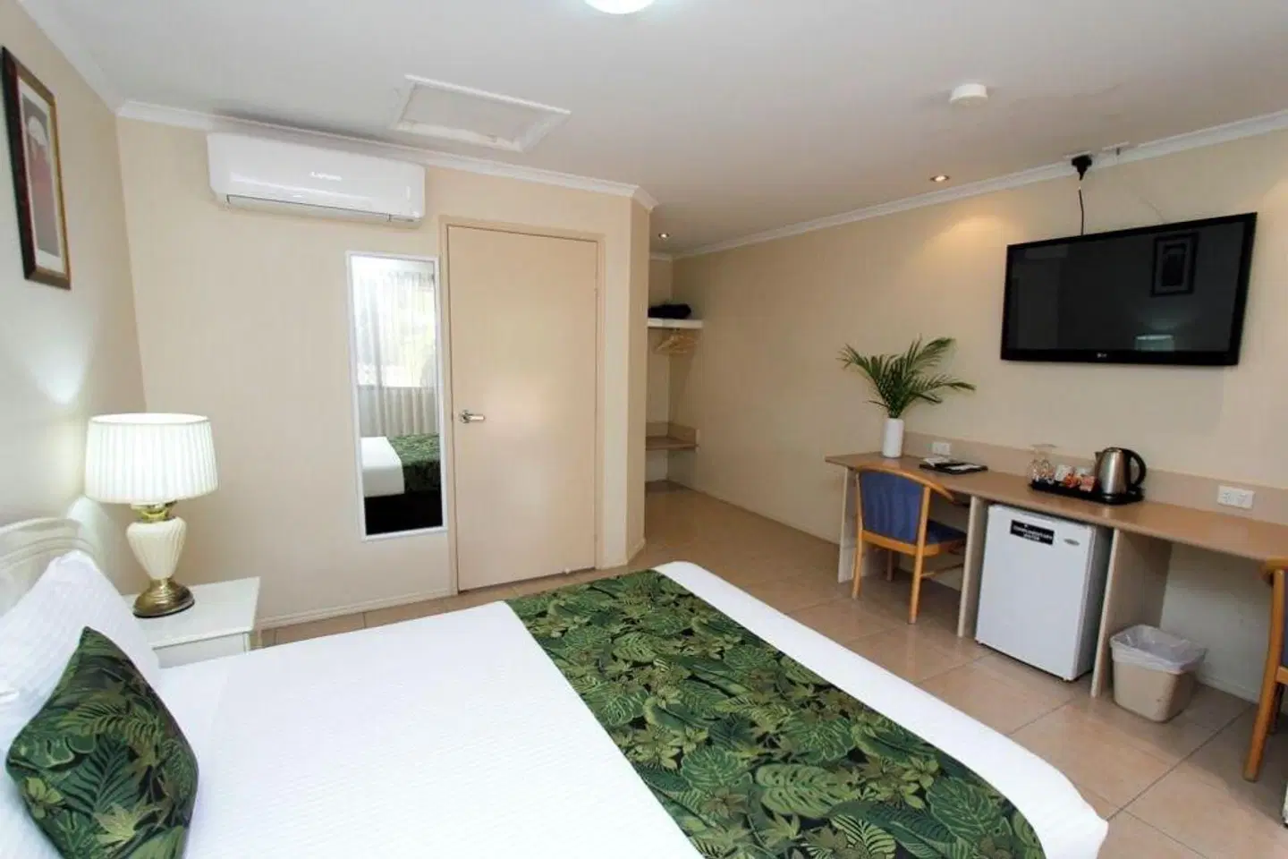 The Palms Motel ROOM_EXAMPLE