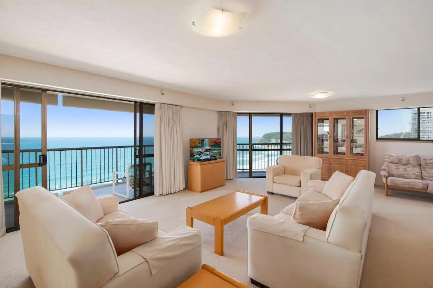 Burleigh Esplanade Apartments ROOM_EXAMPLE