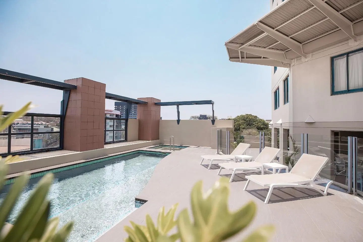 Mantra on Queen OUTDOOR_POOL