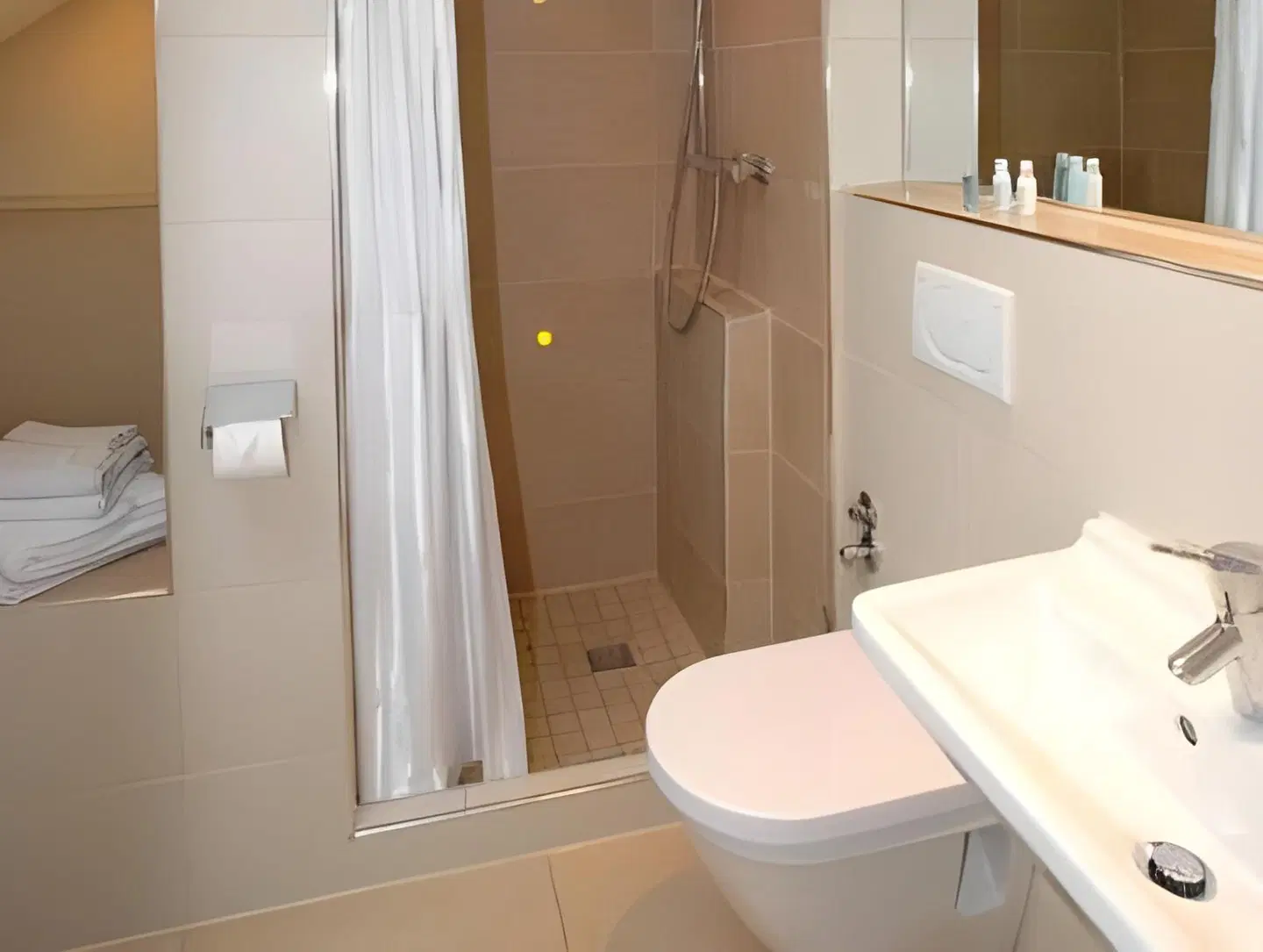 Hotel Iris am See Badezimmer