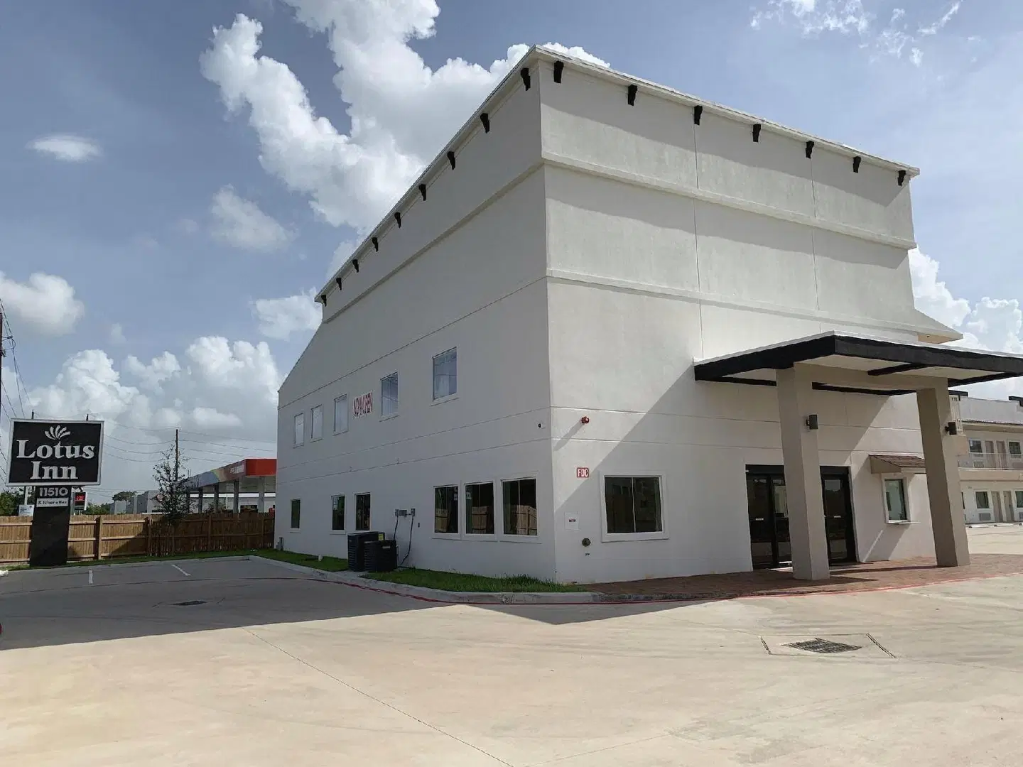 Lotus inn EXTERIOR