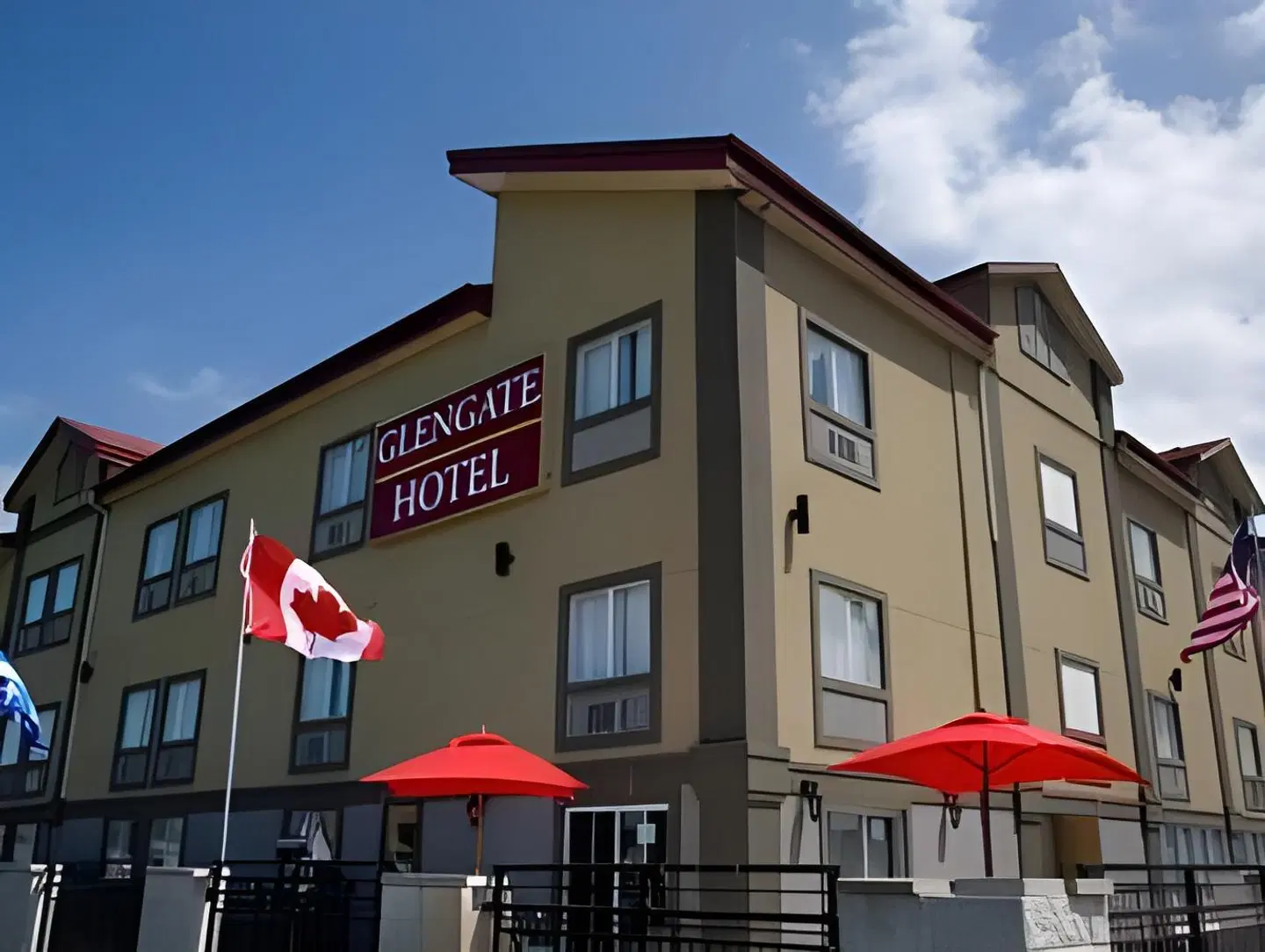 The Glengate Hotel & Suites EXTERIOR