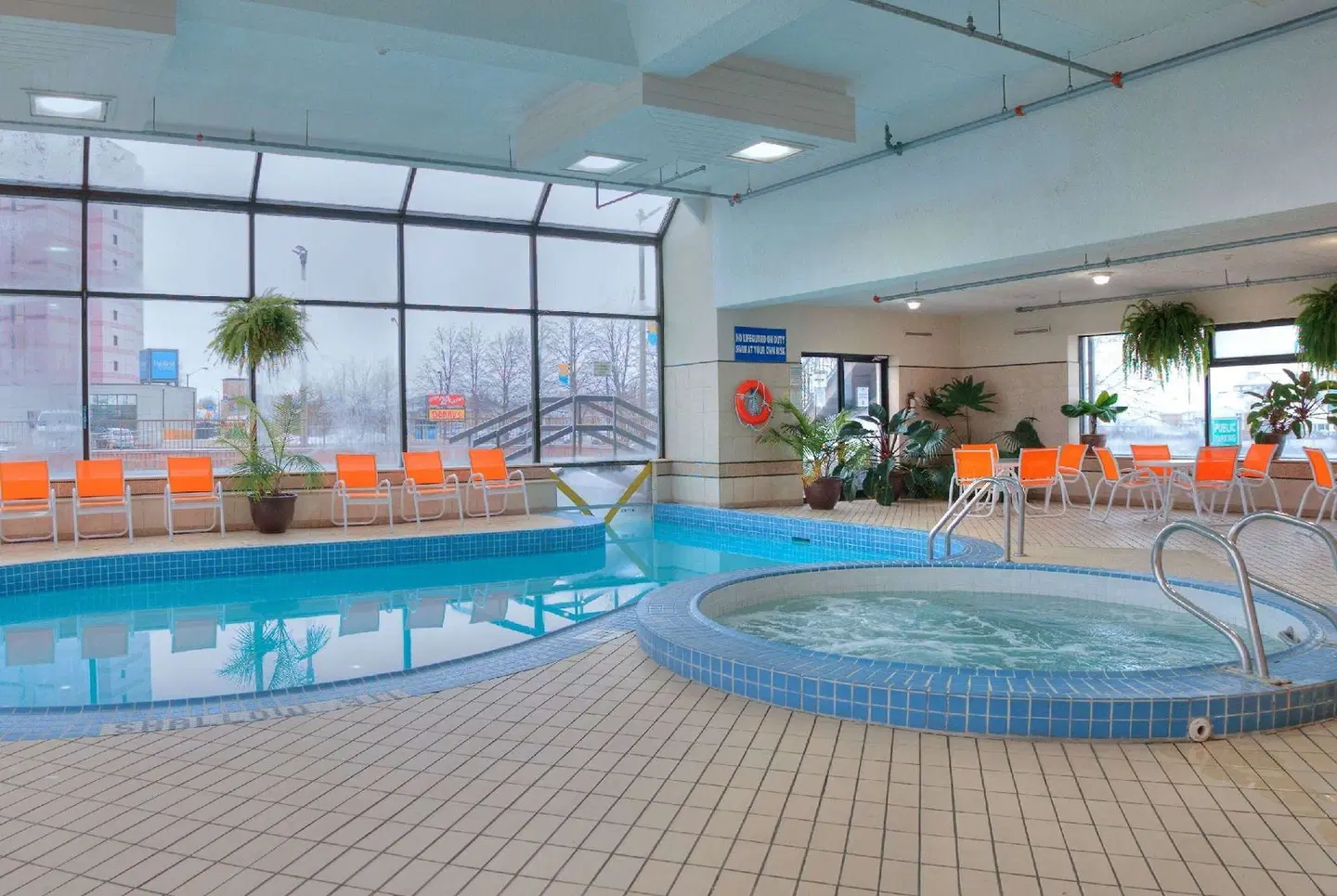 Howard Johnson by Wyndham by the Falls Niagara Falls Hallenbad