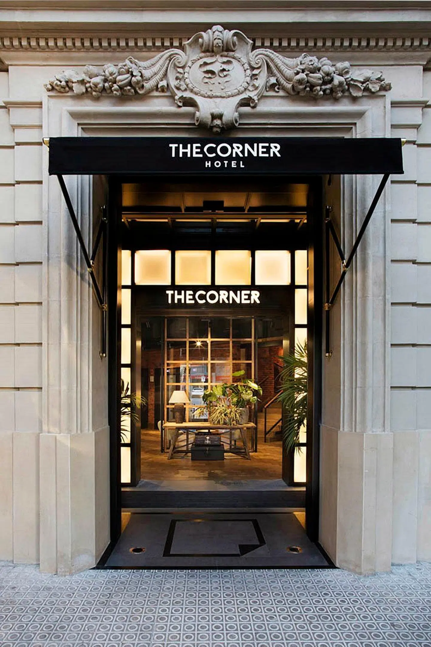 The Corner Hotel EXTERIOR