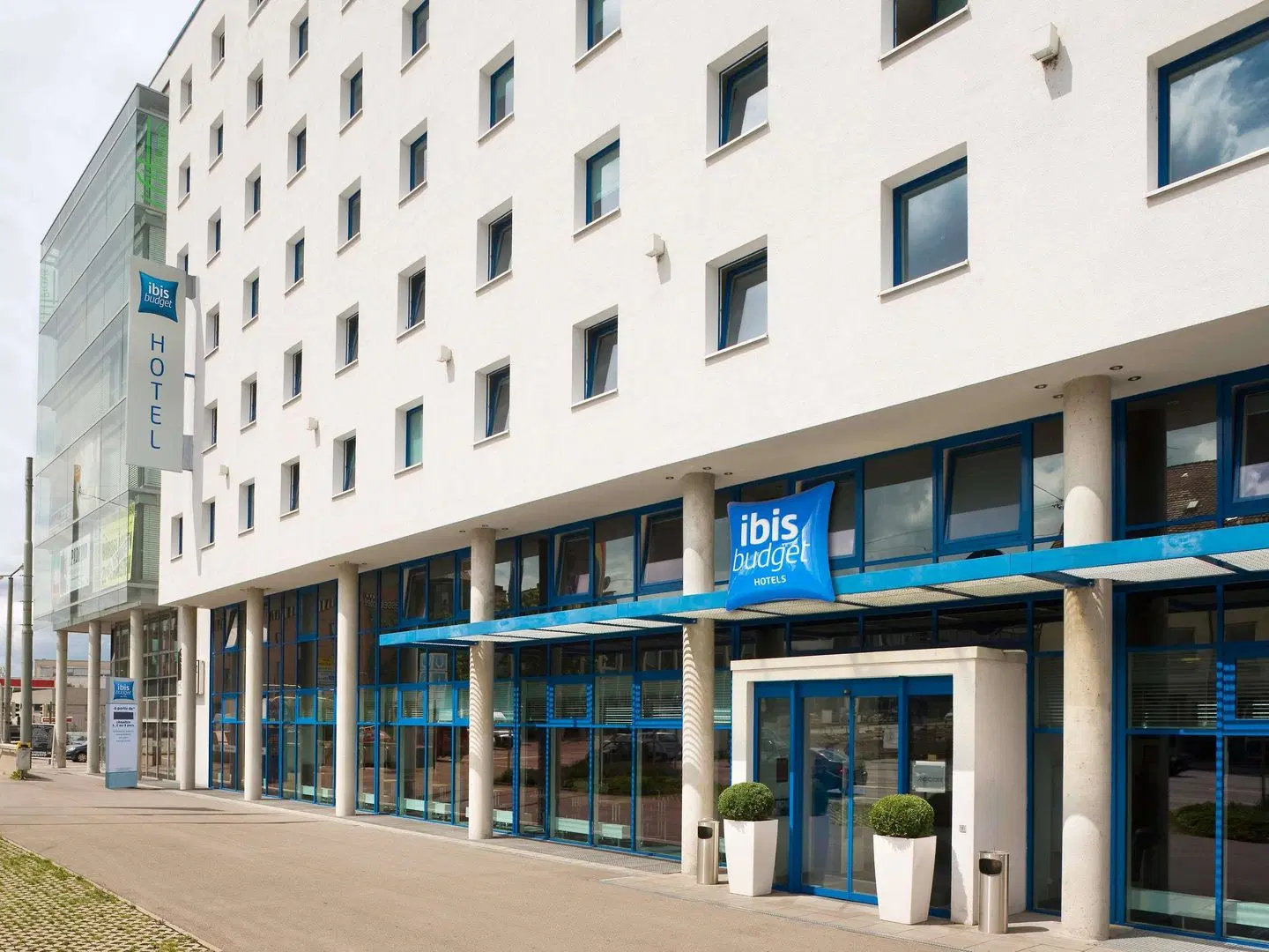 Ibis budget Stuttgart City Nord EXTERIOR