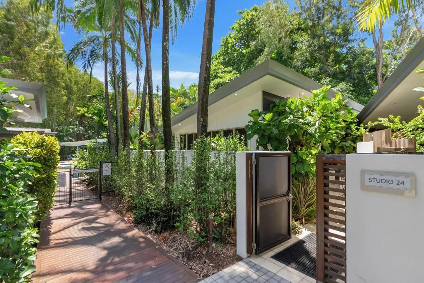 Sanctuary Palm Cove EXTERIOR