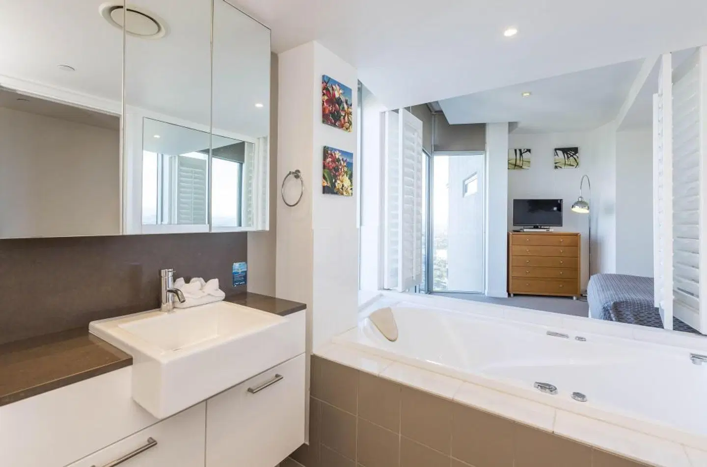 Artique Surfers Paradise Badezimmer
