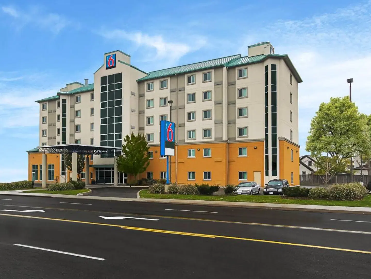 Comfort Hotel EXTERIOR