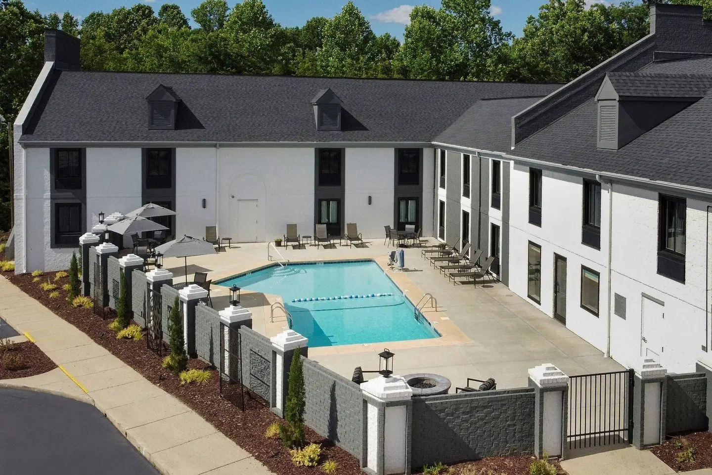 Courtyard by Marriott Winston-Salem University OUTDOOR_POOL