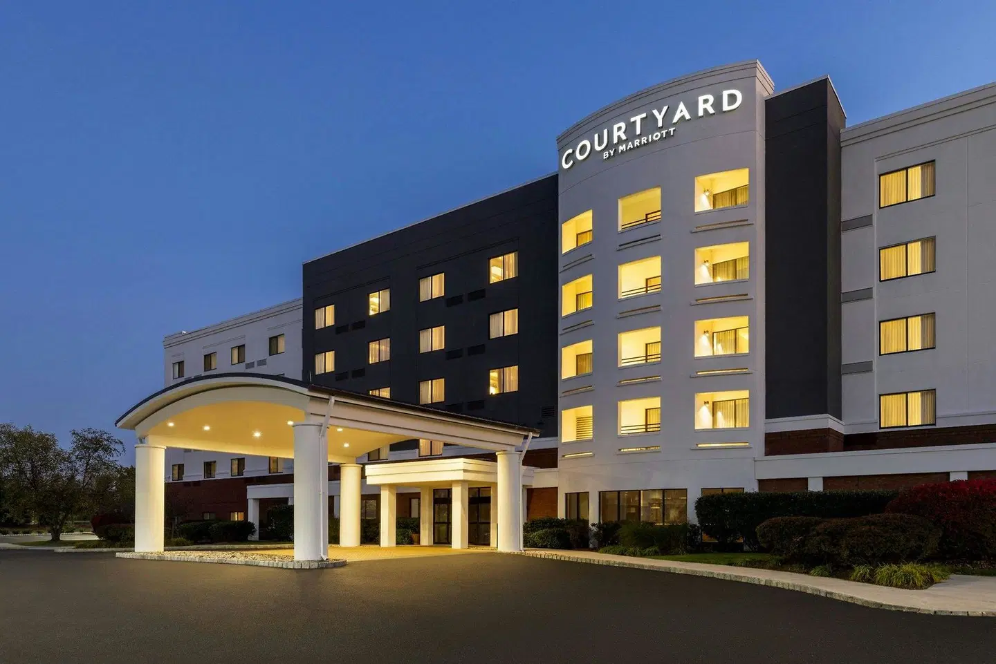 Courtyard by Marriott Ewing Princeton EXTERIOR