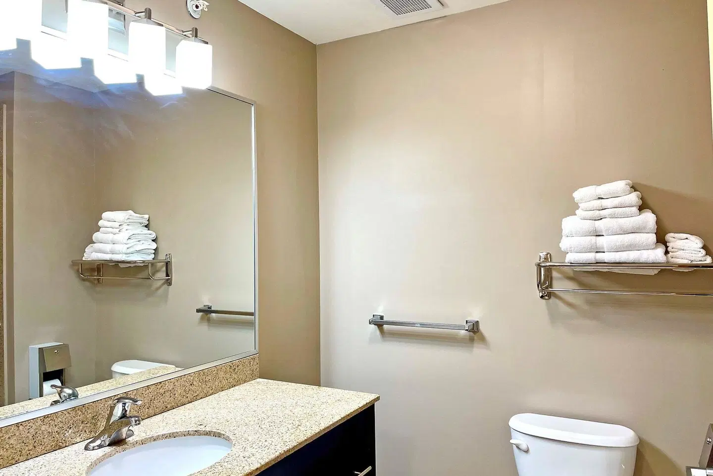 Red Carpet Inn and Suites Monmouth Junction Badezimmer