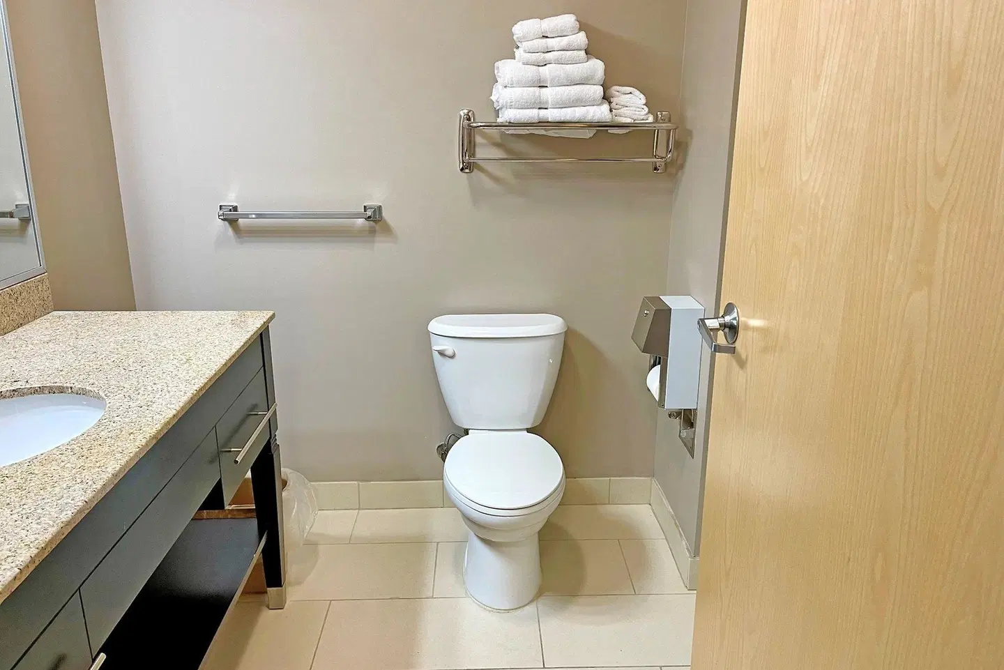 Red Carpet Inn and Suites Monmouth Junction Badezimmer