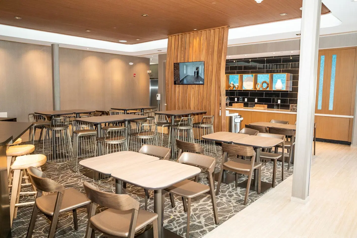 SpringHill Suites by Marriott Woodbridge Bar