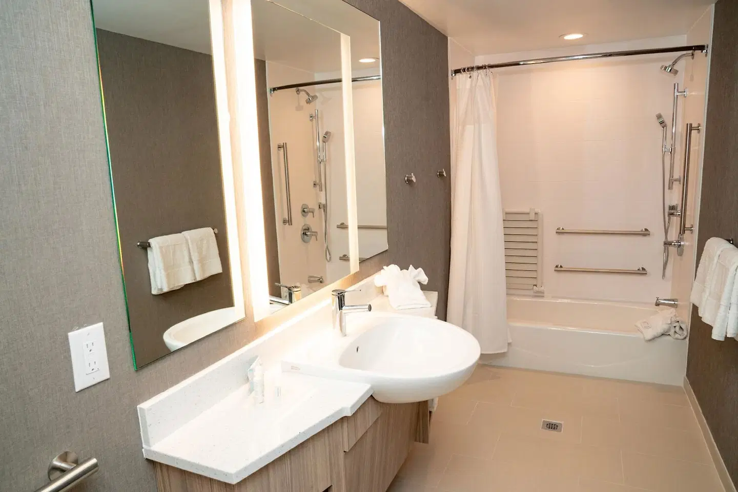 SpringHill Suites by Marriott Woodbridge Badezimmer