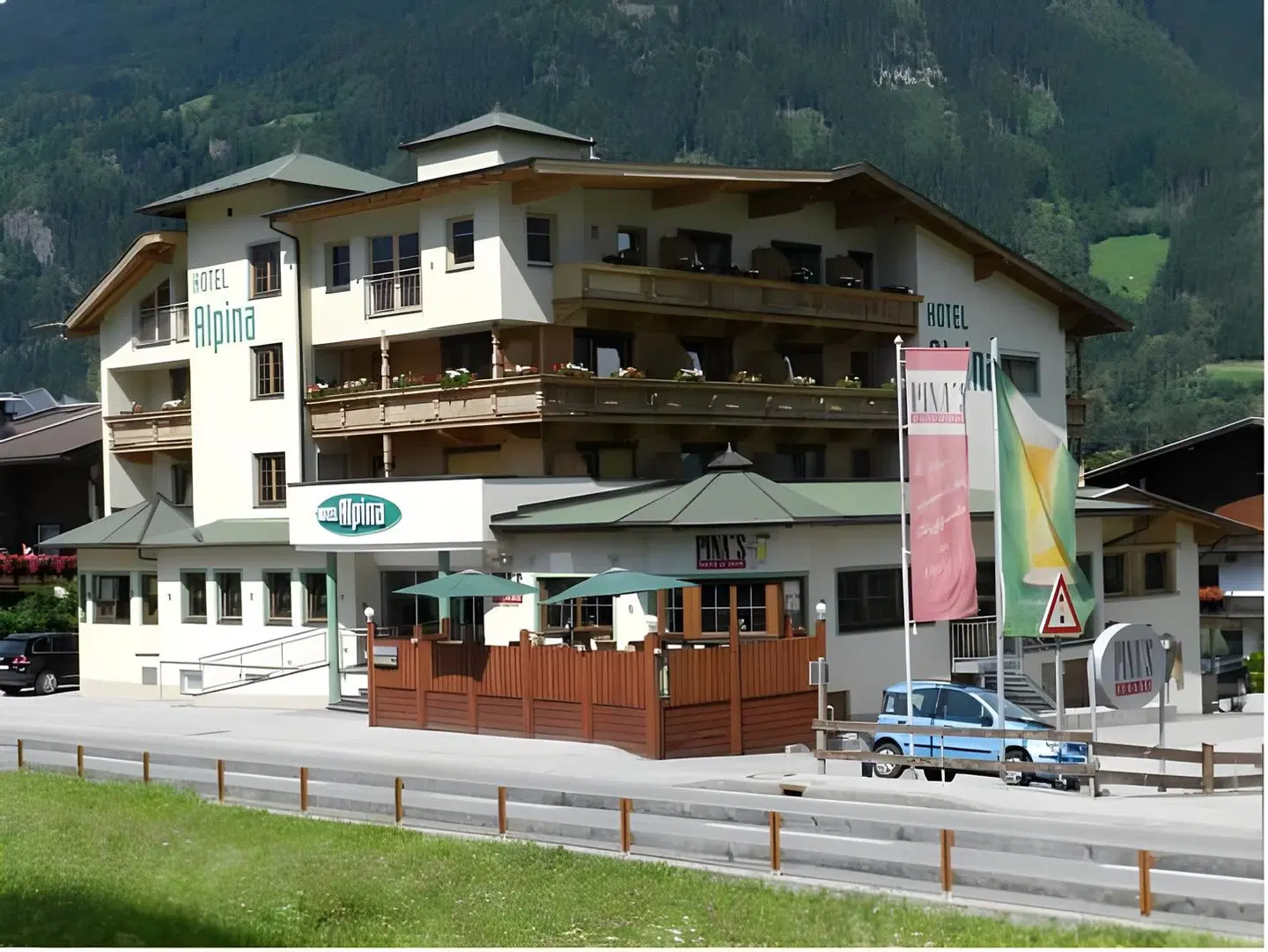 Hotel Alpina EXTERIOR