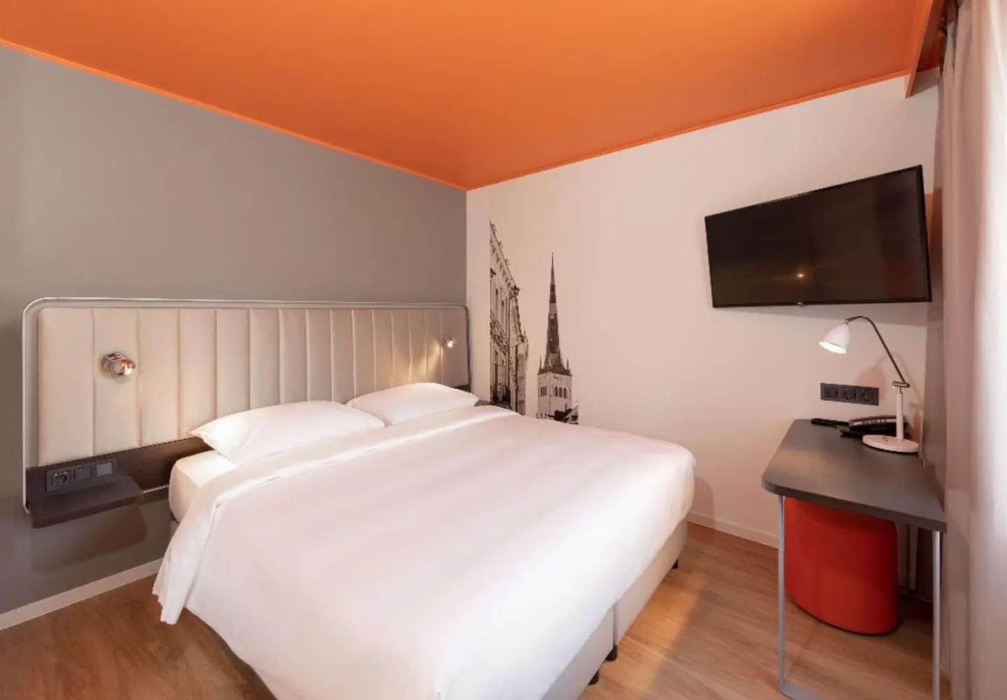 Meriton Grand Conference & Spa Hotel ROOM_EXAMPLE