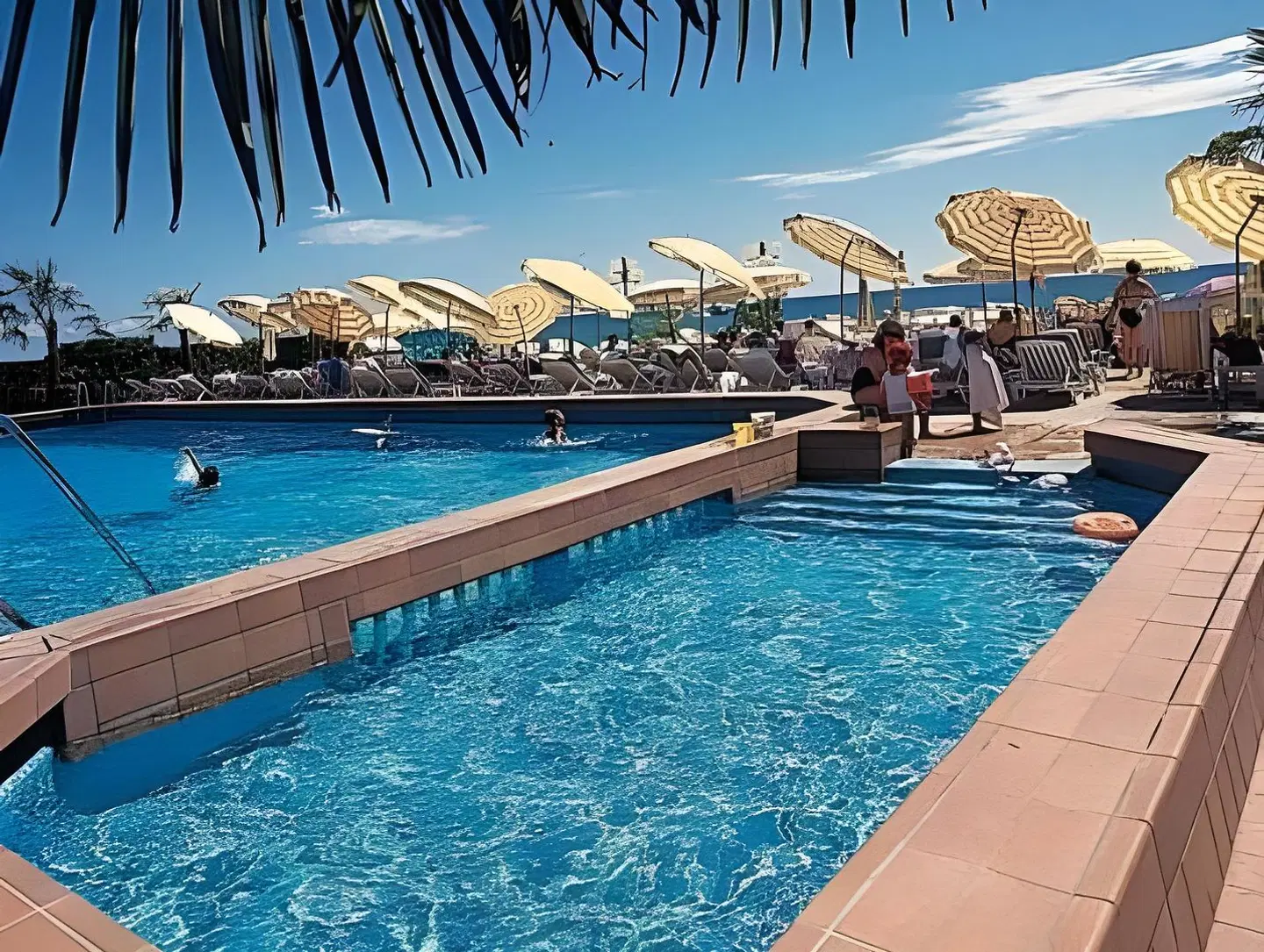 Cavalieri Palace OUTDOOR_POOL