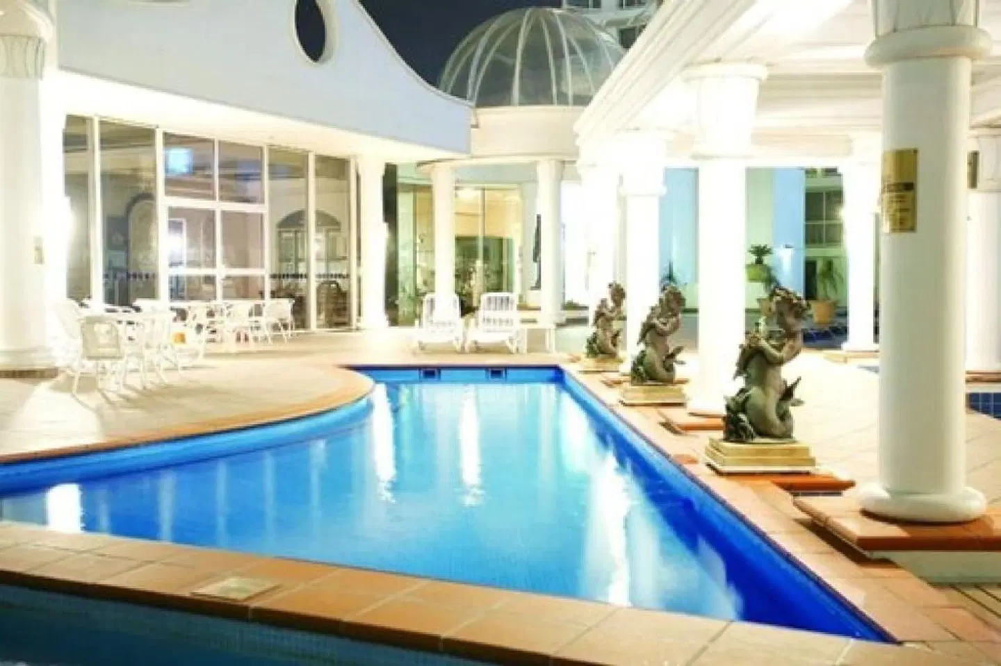 Broadbeach Holiday Apartments Hallenbad