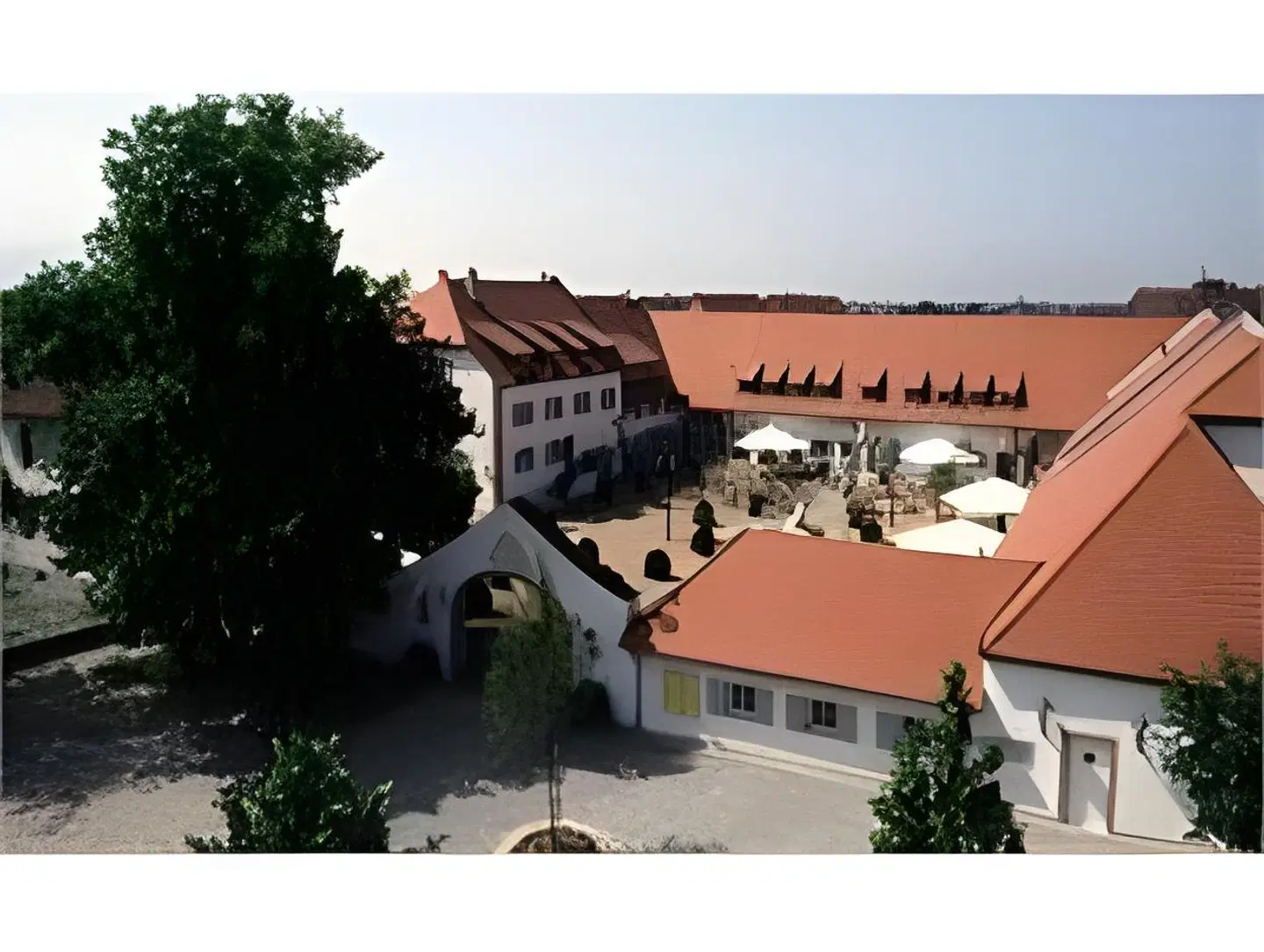 Schloß Reinach EXTERIOR